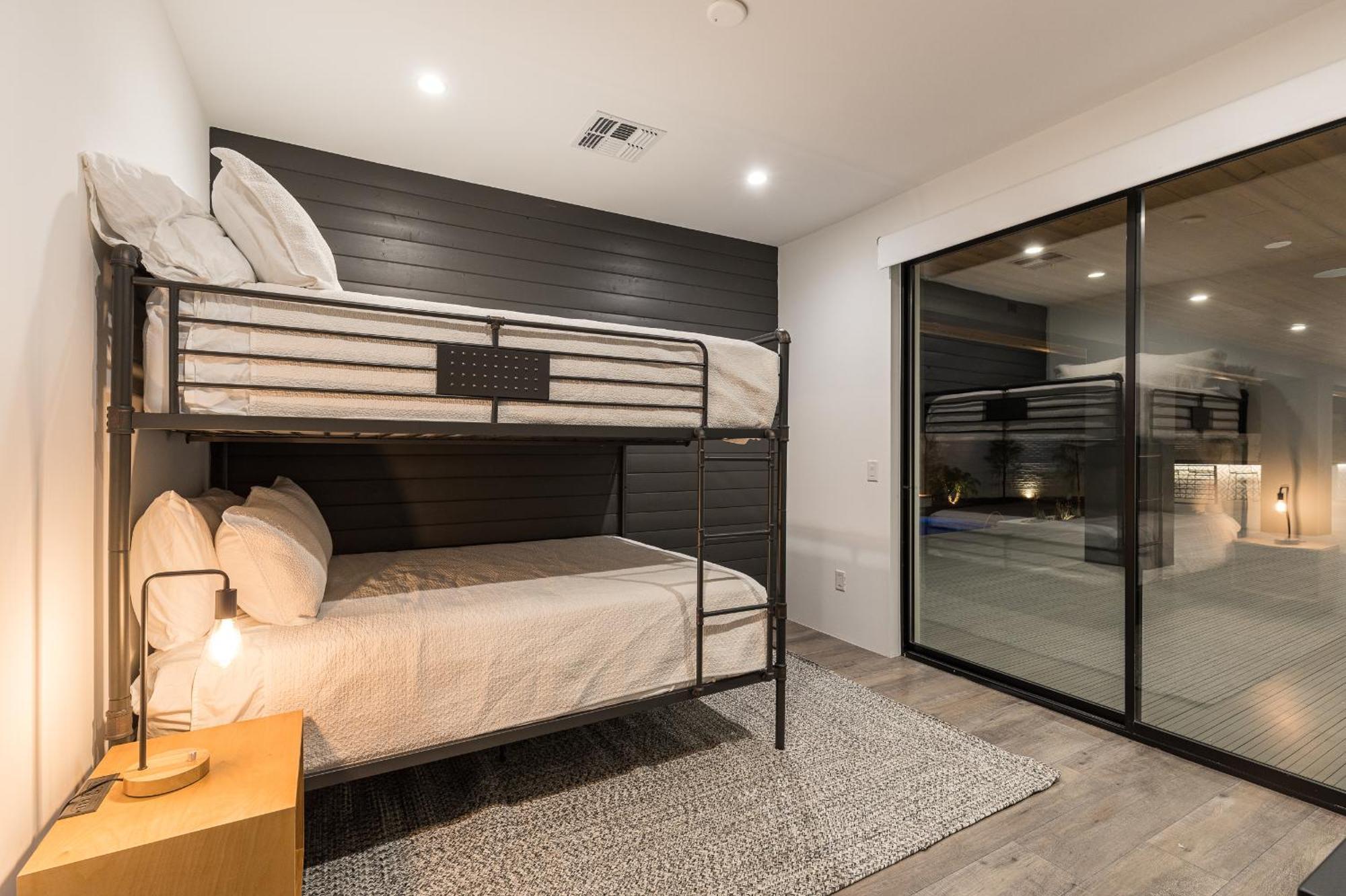 Luxury Micro-Resort, Theater, Sauna, Heated Pool Phoenix Exteriér fotografie